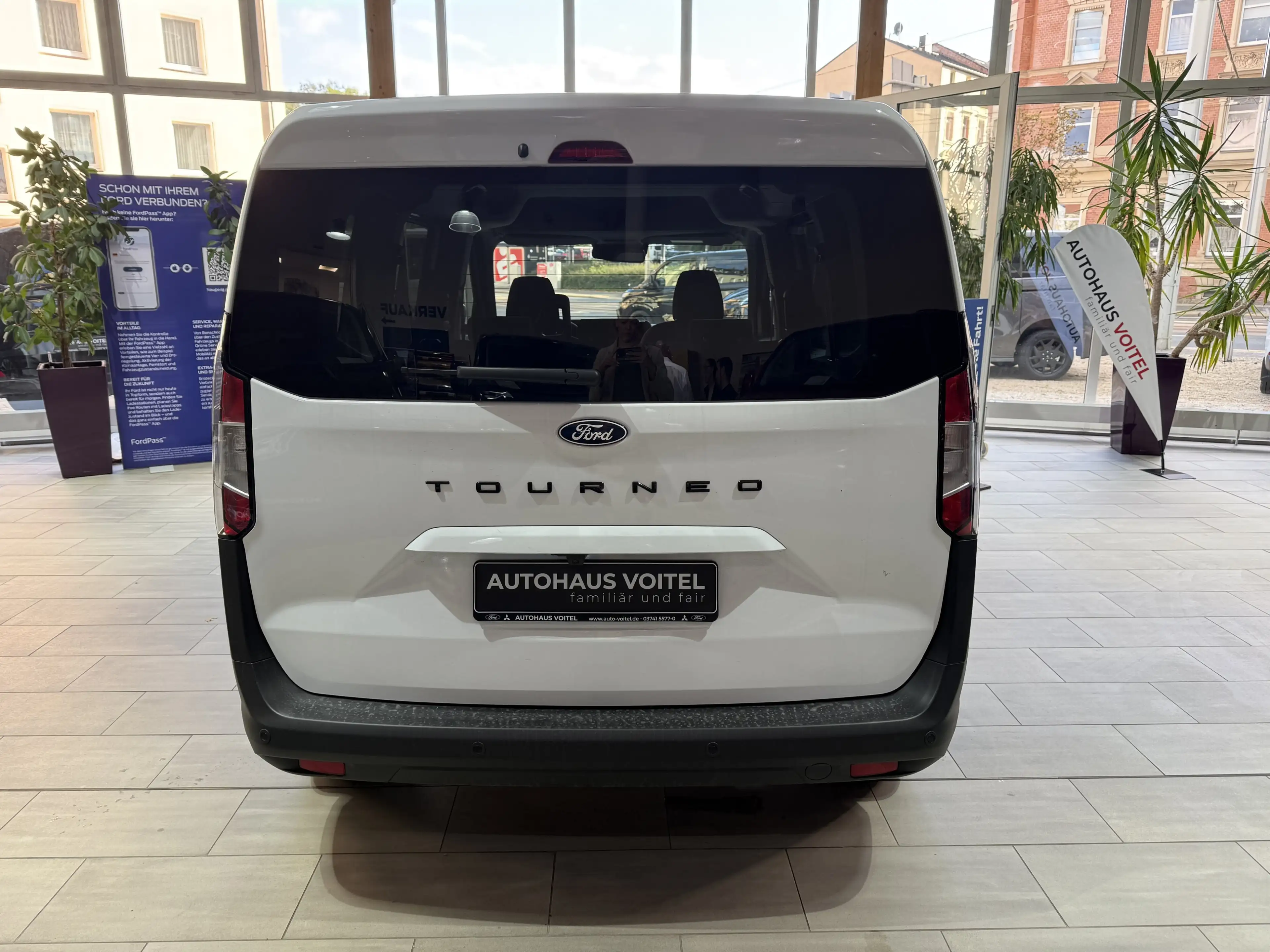 Ford Tourneo Courier Titanium Automatik / Winter-Paket — photo 6
