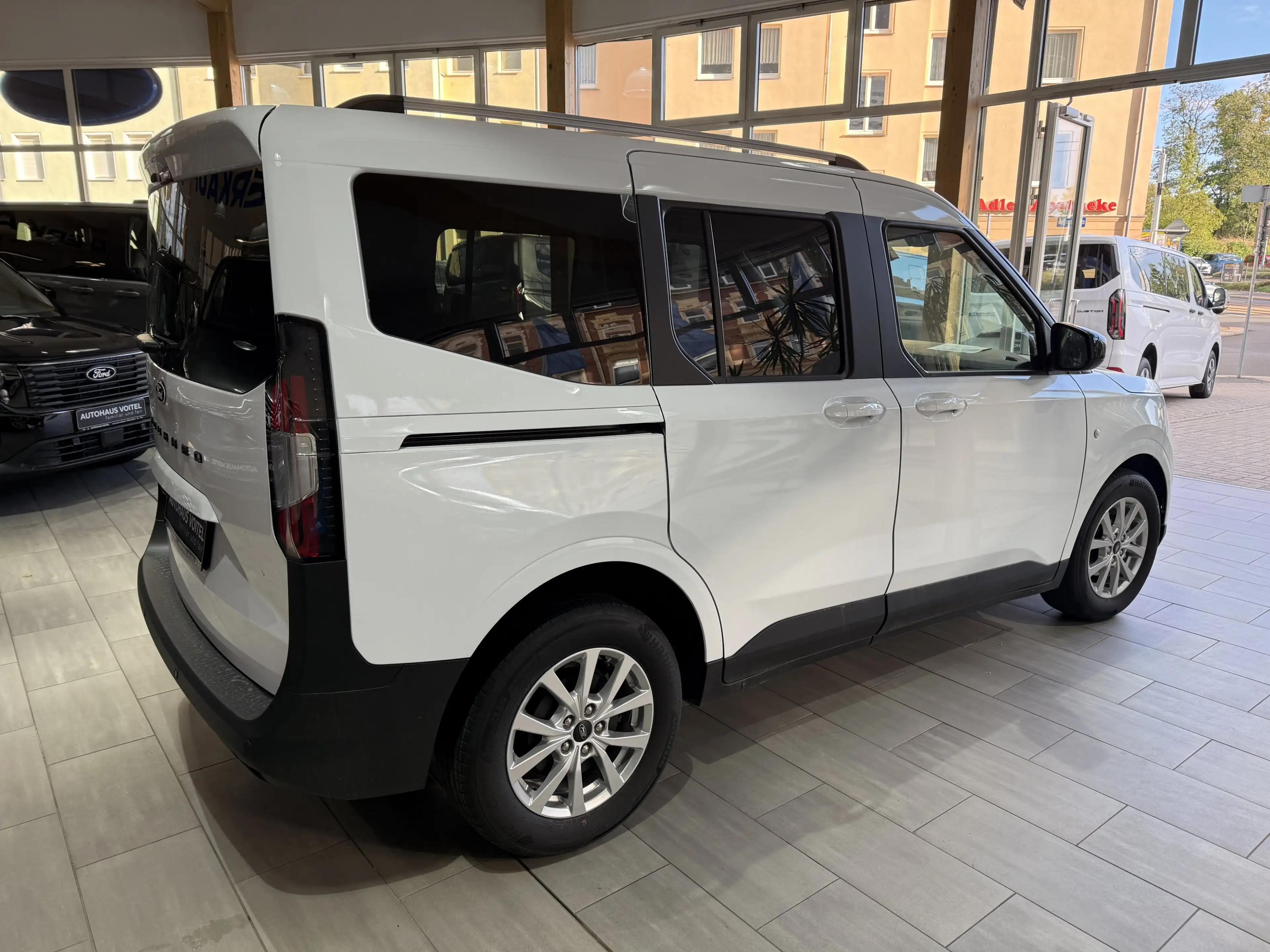Ford Tourneo Courier Titanium Automatik / Winter-Paket — photo 5