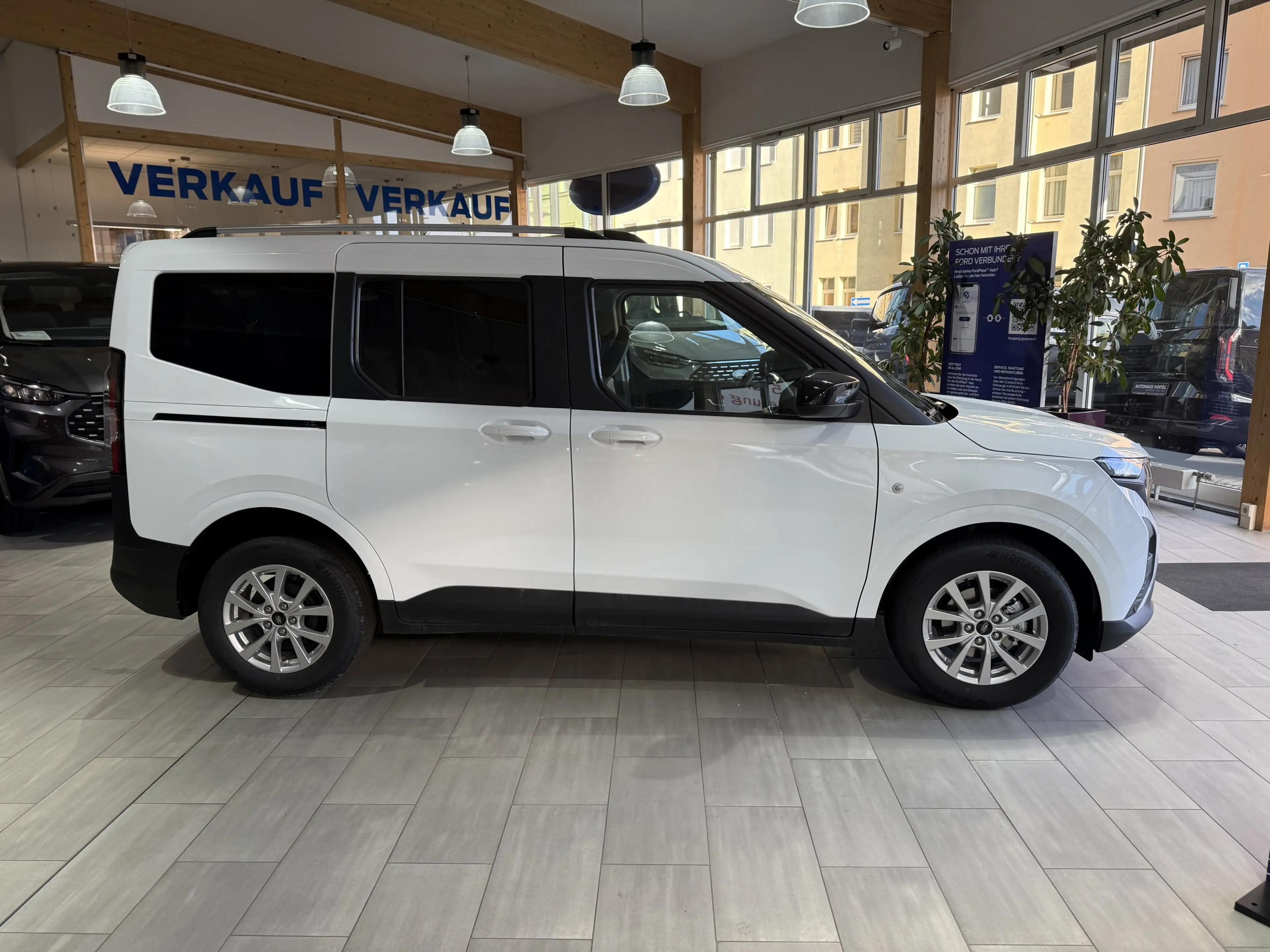 Ford Tourneo Courier Titanium Automatik / Winter-Paket — photo 4