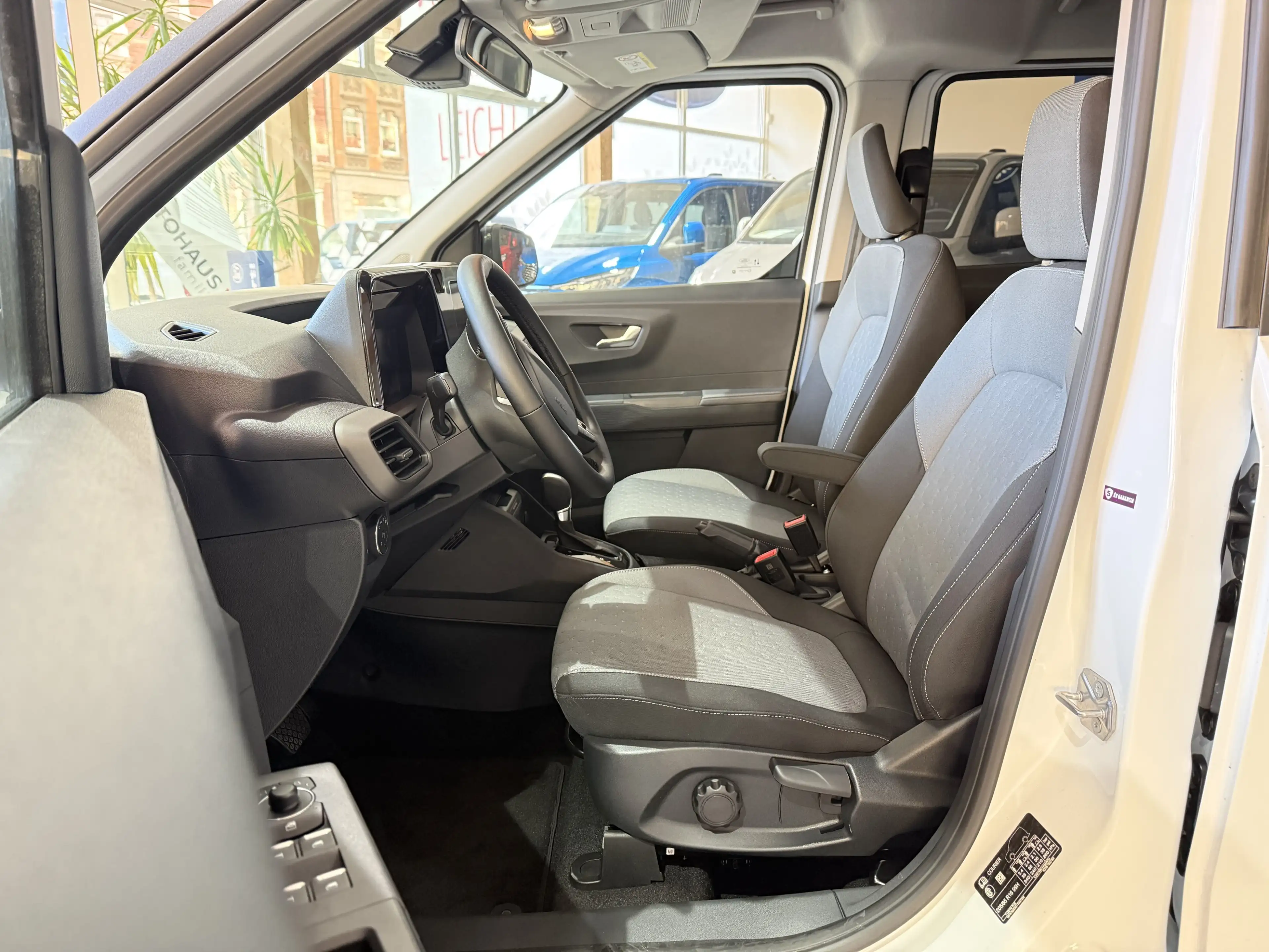 Ford Tourneo Courier Titanium Automatik / Winter-Paket — photo 10