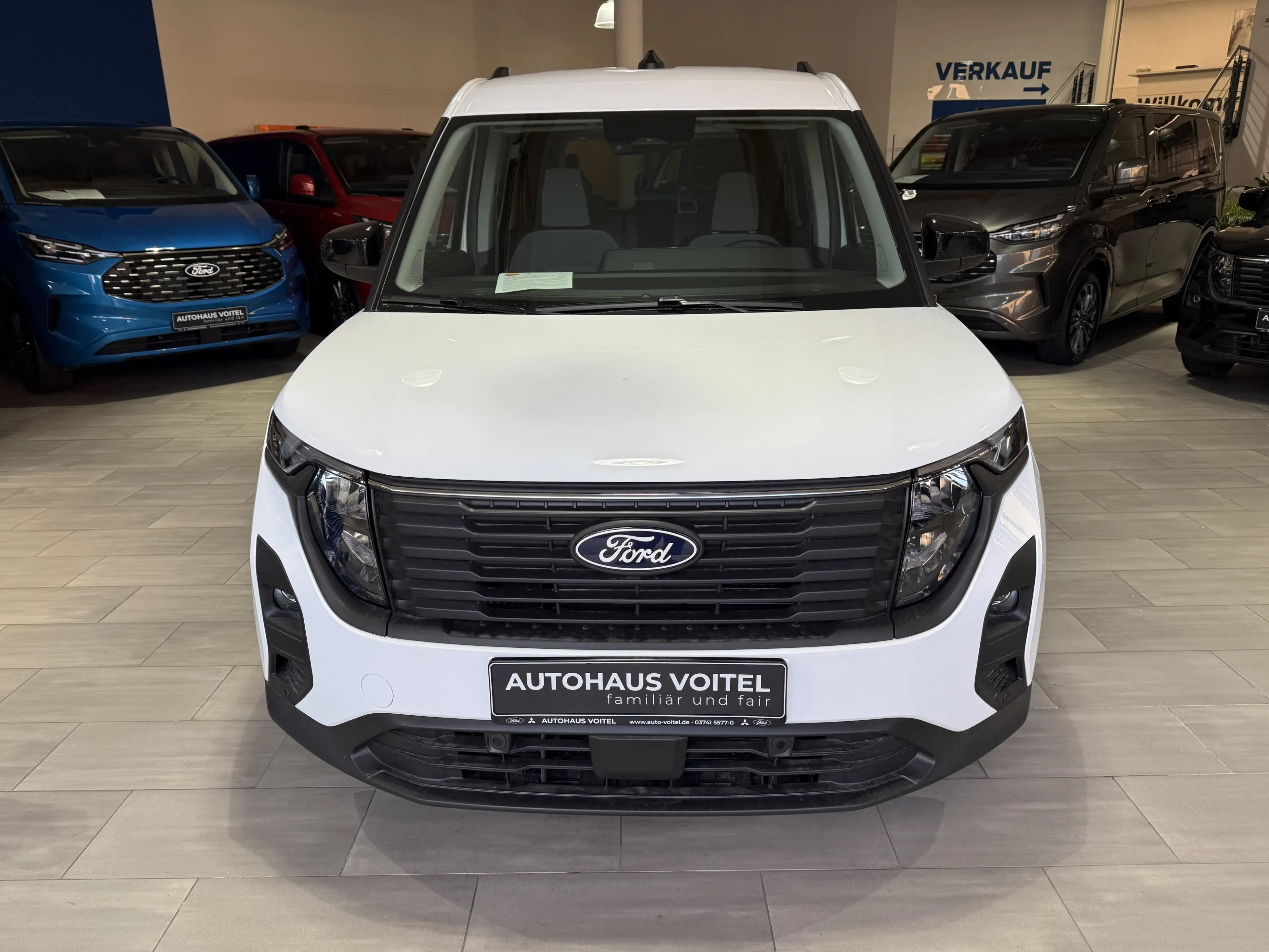 Ford Tourneo Courier Titanium Automatik / Winter-Paket — photo 2