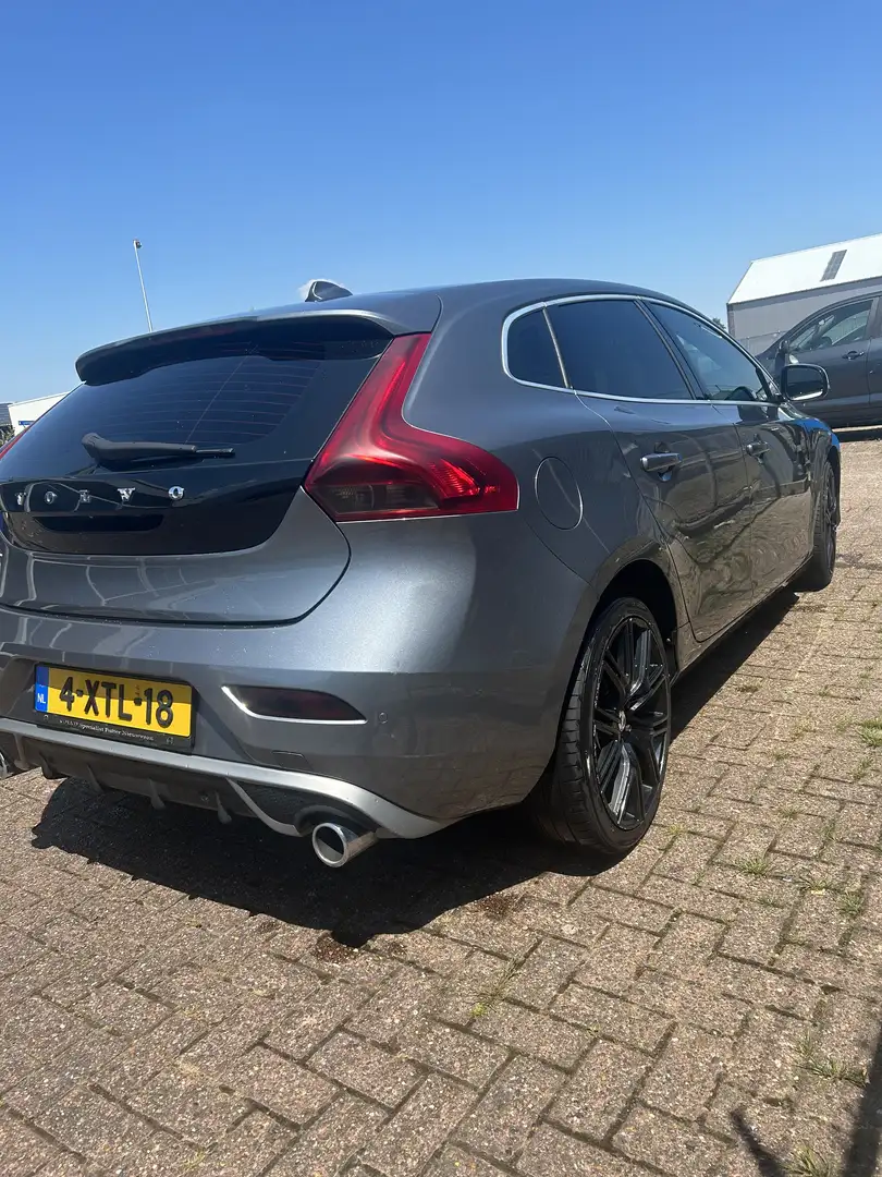 Volvo V40 2.0 D4 Summum Bns Сірий - 2