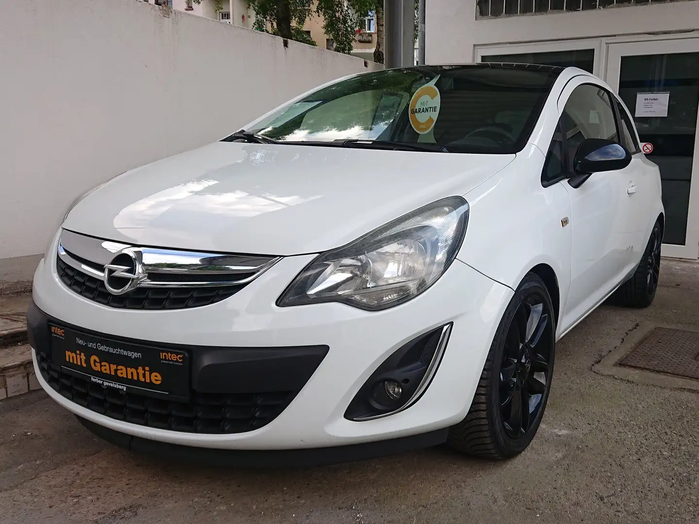 Opel Corsa D Facelift 1,4i 101PS Color Edition  Panoramadach Weiß - 1