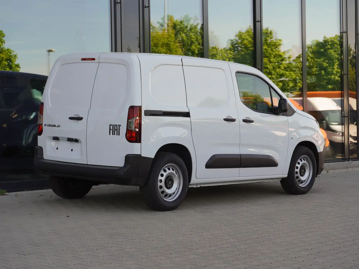 Fiat E-Doblo L1 / 3-Sitzer + Allwetterreifen Fehér - 2