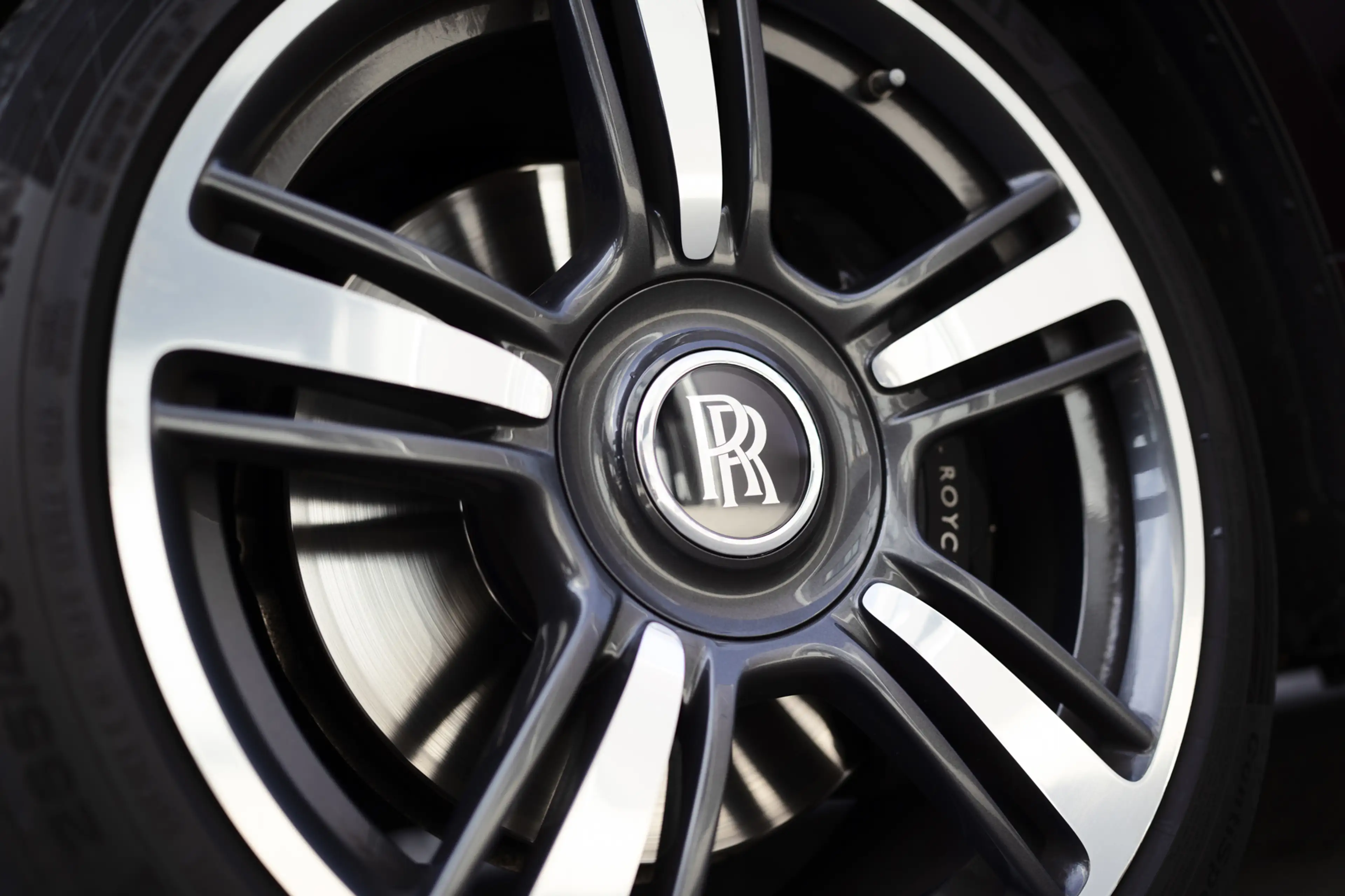 Rolls-Royce Wraith 6.6 V12 — photo 9