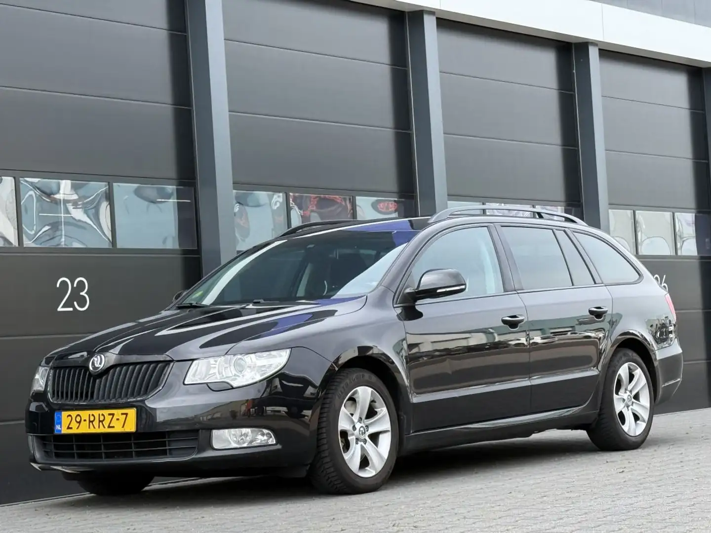 Skoda Superb 1.6 TDI Greenline Navi Clima PDC Zwart - 1