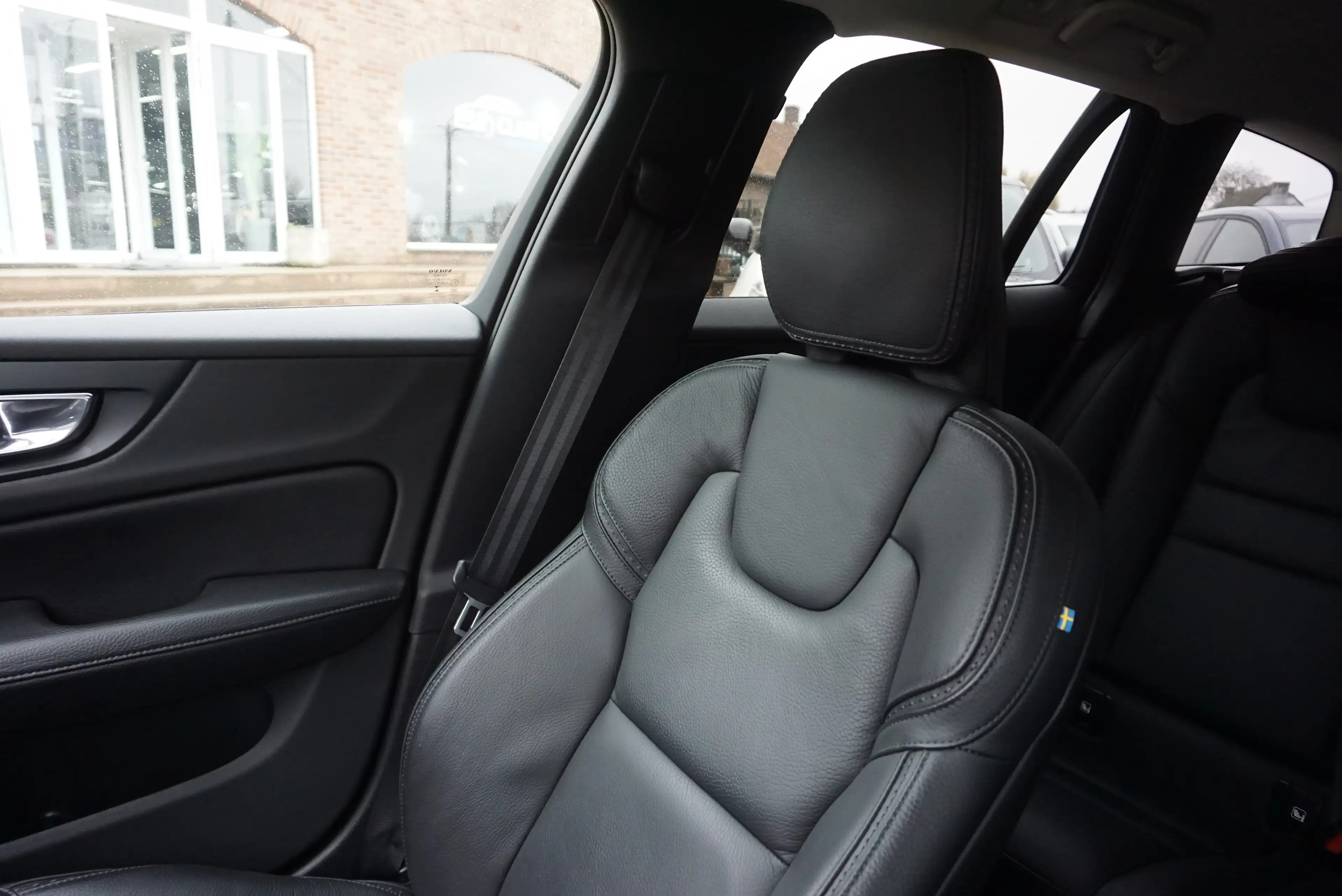 Volvo V60 Cross Country 2.0 D3 AWD Bte-AUTO COCKPIT NAVI-CAM CARPLAY 150CV — photo 14