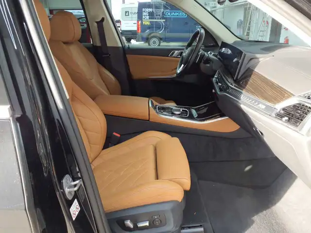 BMW X5 view 8