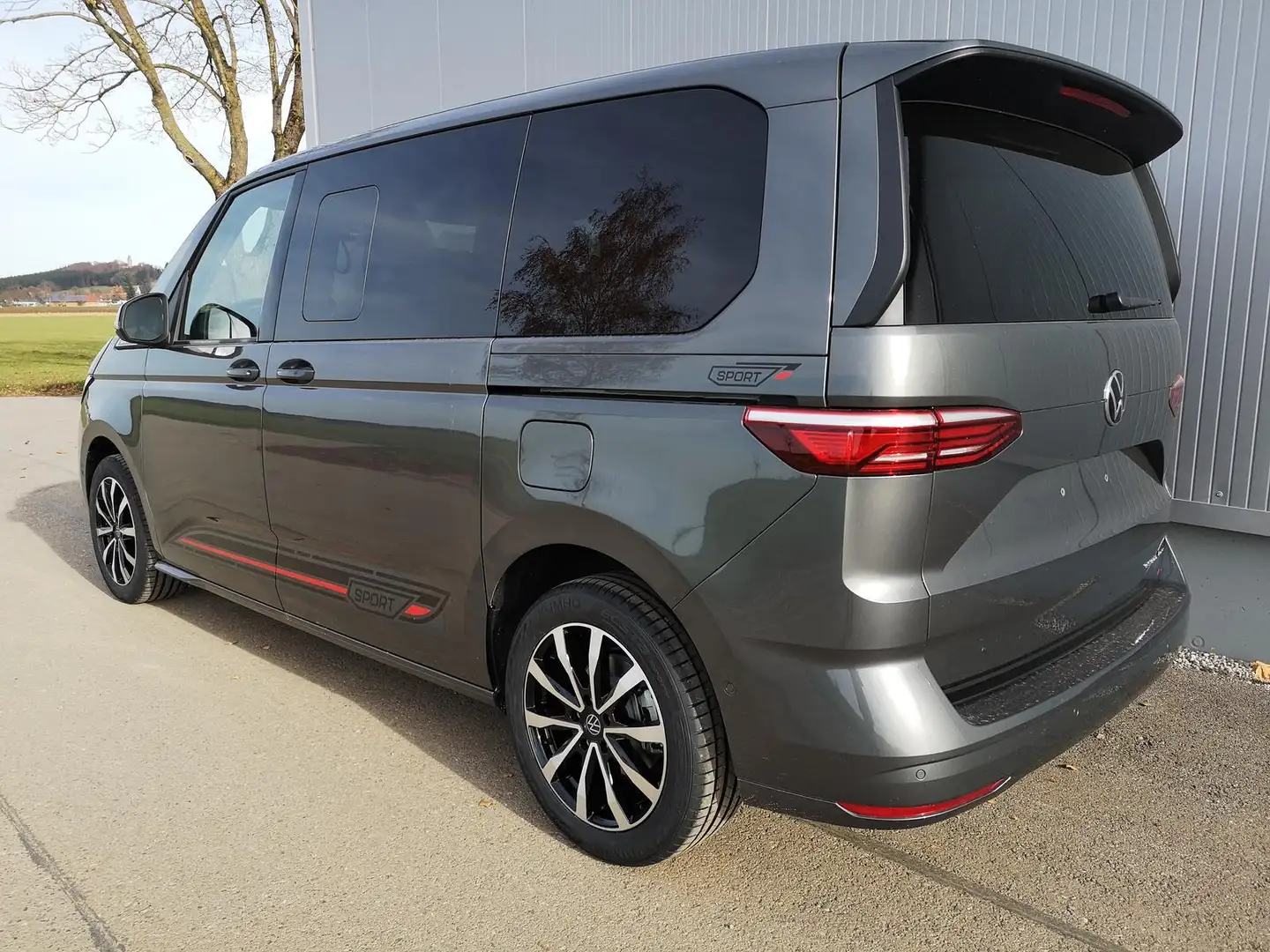 Volkswagen T7 Multivan Sport Edition 1,5eHybrid DSG 4Motion High KÜ 5 ... Grau - 2
