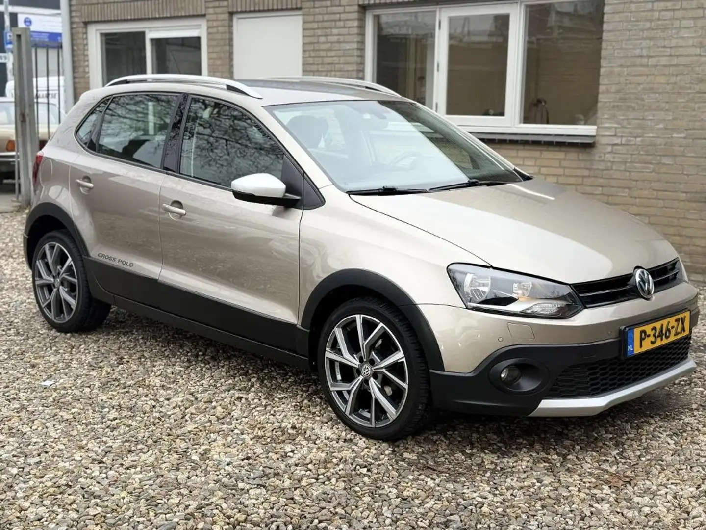 Volkswagen Polo 1.2 TSI Highline 2016 automaat Geel - 2