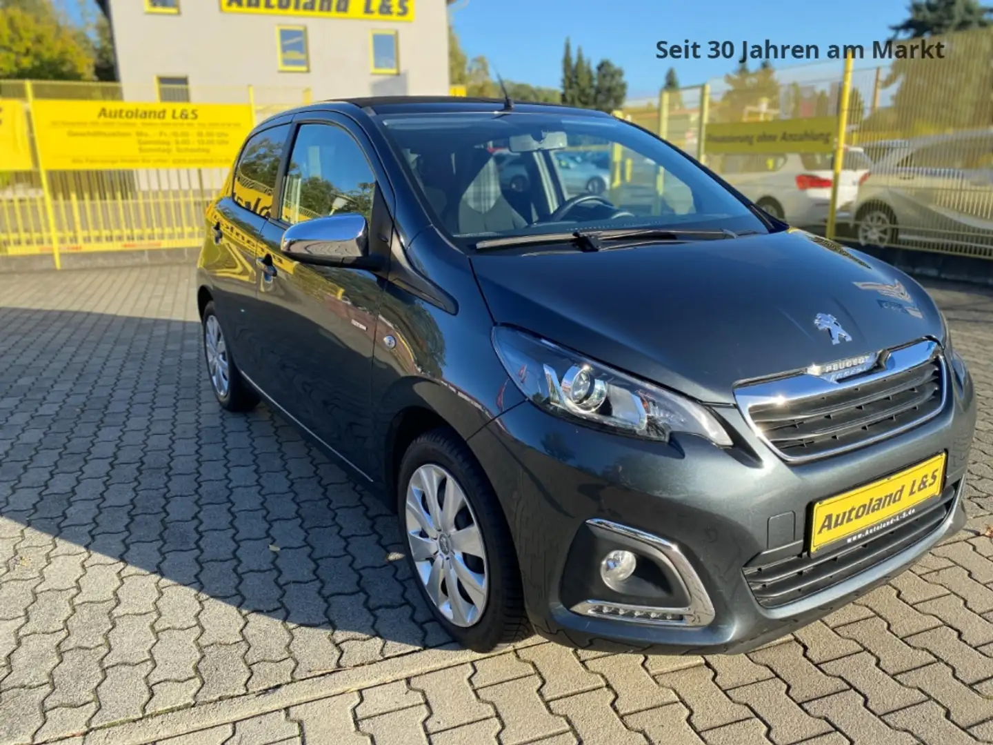 Peugeot 108 TOP Style 1.0 VTi,SH,Kamera,Faltdach,Allwetterreif Grau - 2