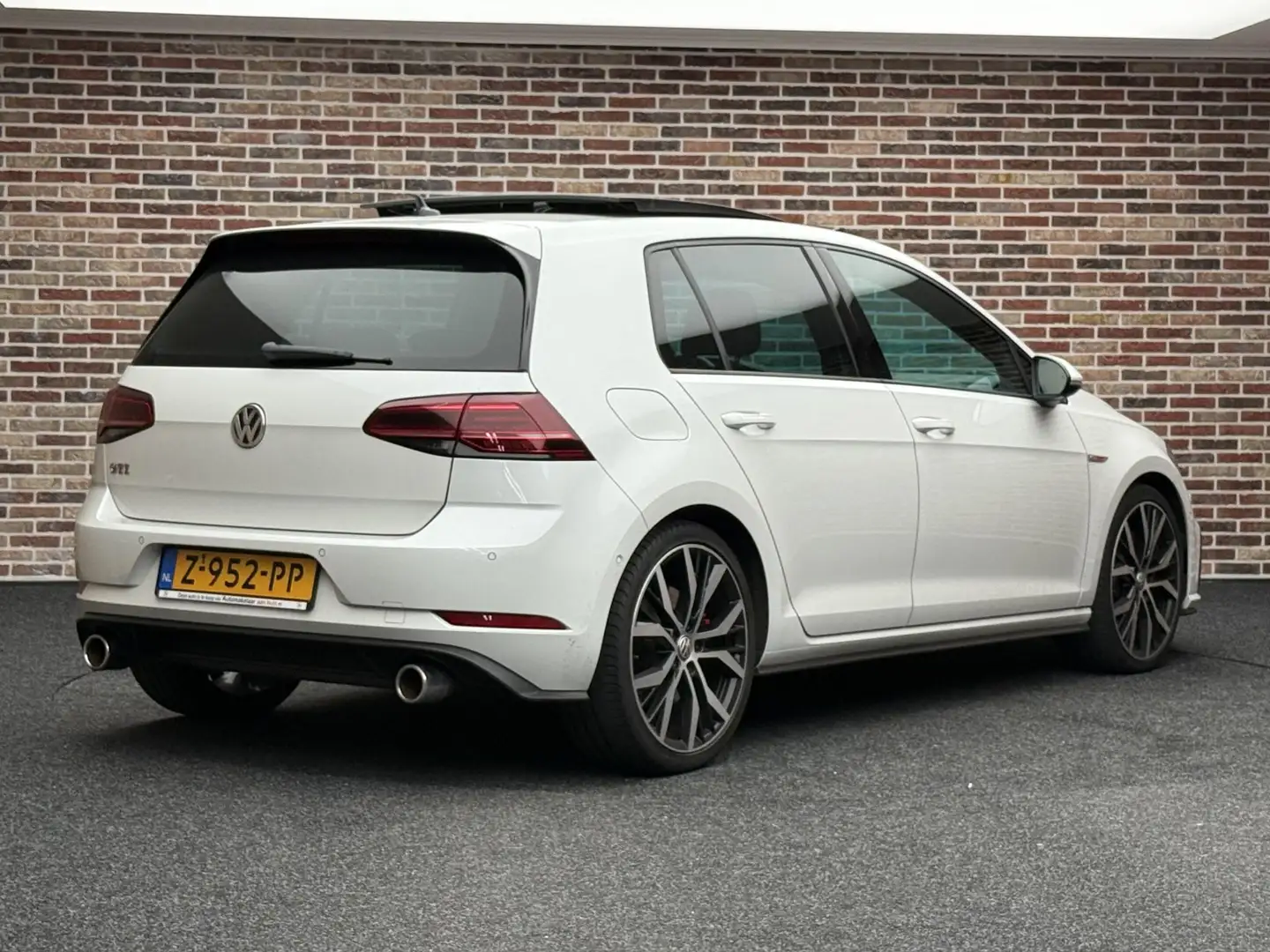 Volkswagen Golf GTI 2.0 TSI Performance KEYLESS DAK BLINDSPOT DYNAUDIO Wit - 2