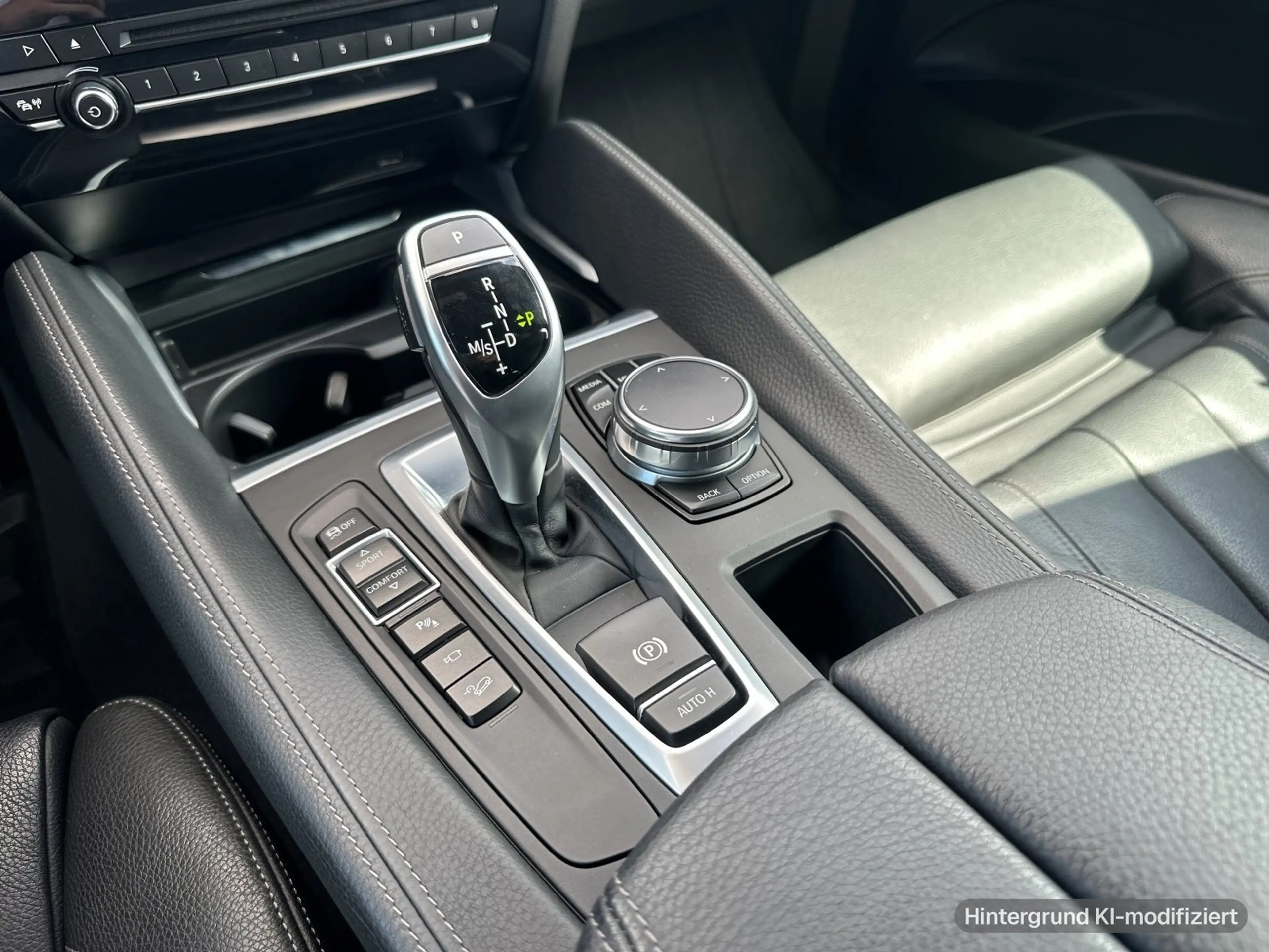 BMW X6 xDrive50i — photo 14