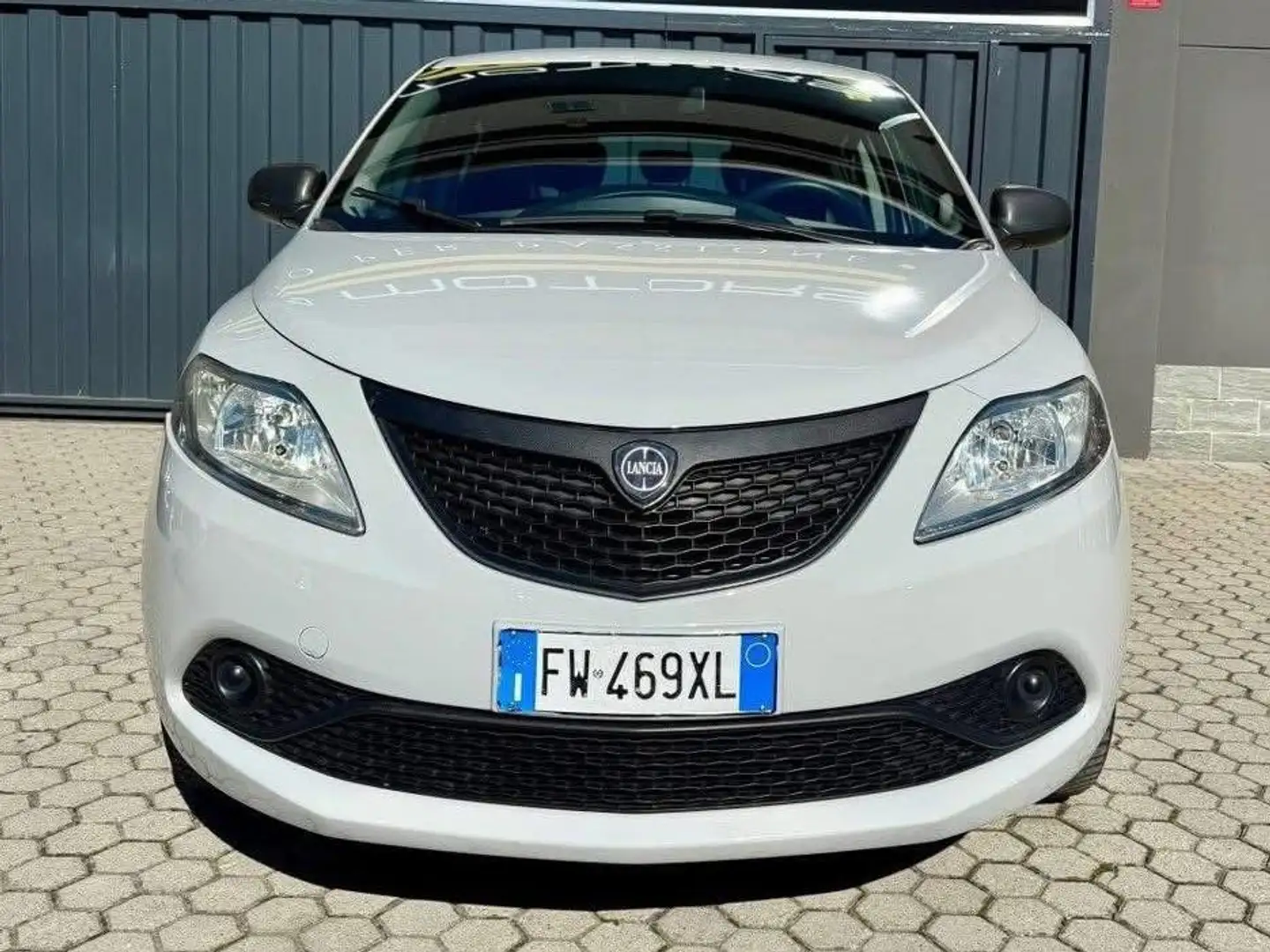 Lancia Ypsilon Lacia Ypsilon III 1.2 Benzina Platinum Neopatentat Grau - 1