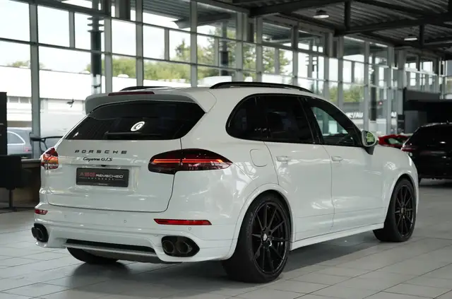 Porsche Cayenne GTS view 7