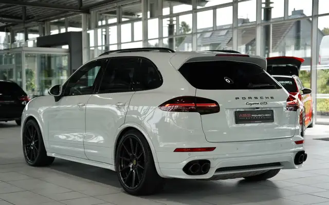 Porsche Cayenne GTS view 9