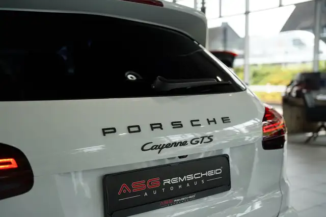 Porsche Cayenne GTS view 11
