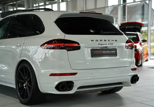 Porsche Cayenne GTS view 13