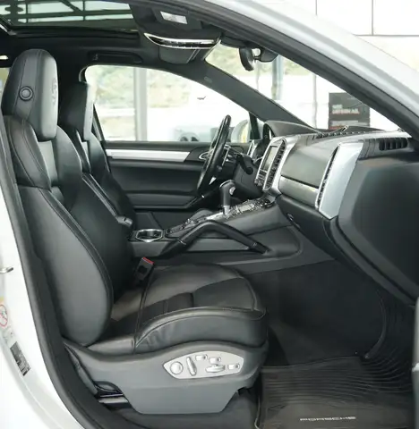 Porsche Cayenne GTS view 15