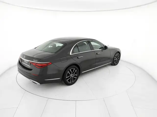 Mercedes-Benz S-Class view 4