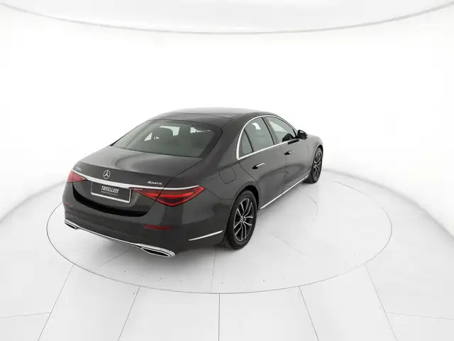 Mercedes-Benz S-Class view 3
