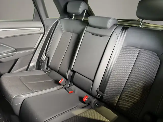 Audi Q3 view 13