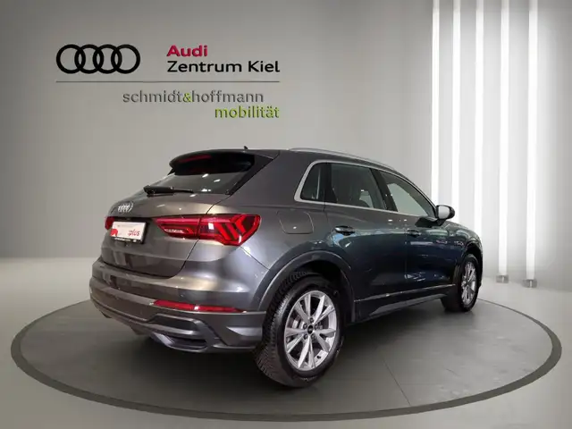 Audi Q3 view 6