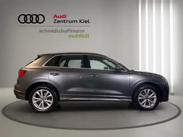 Audi Q3 view 7