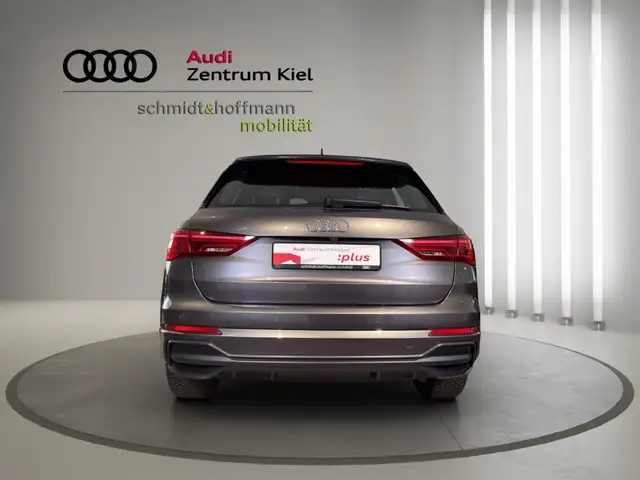 Audi Q3 view 5