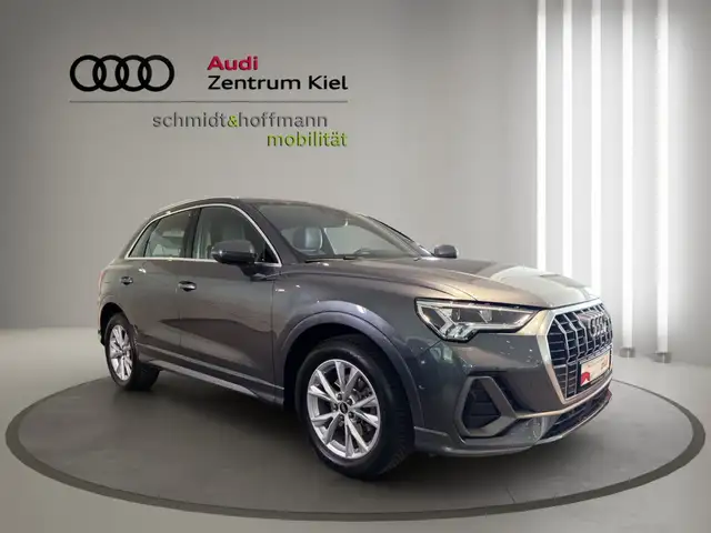 Audi Q3 view 8