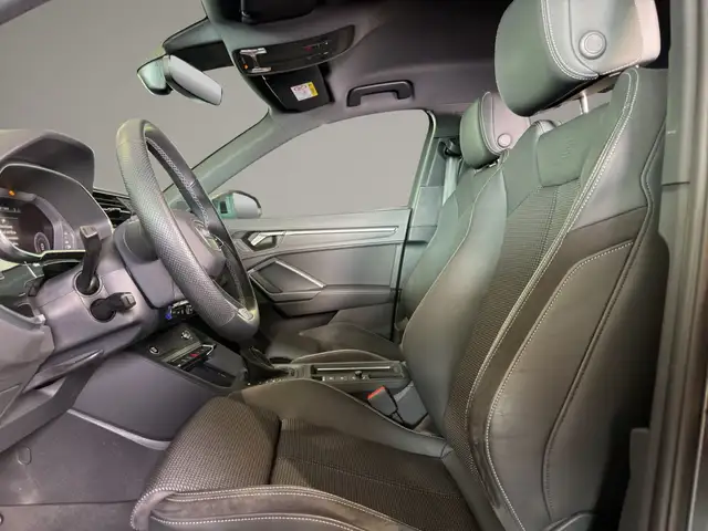 Audi Q3 view 9