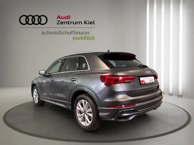 Audi Q3 view 4