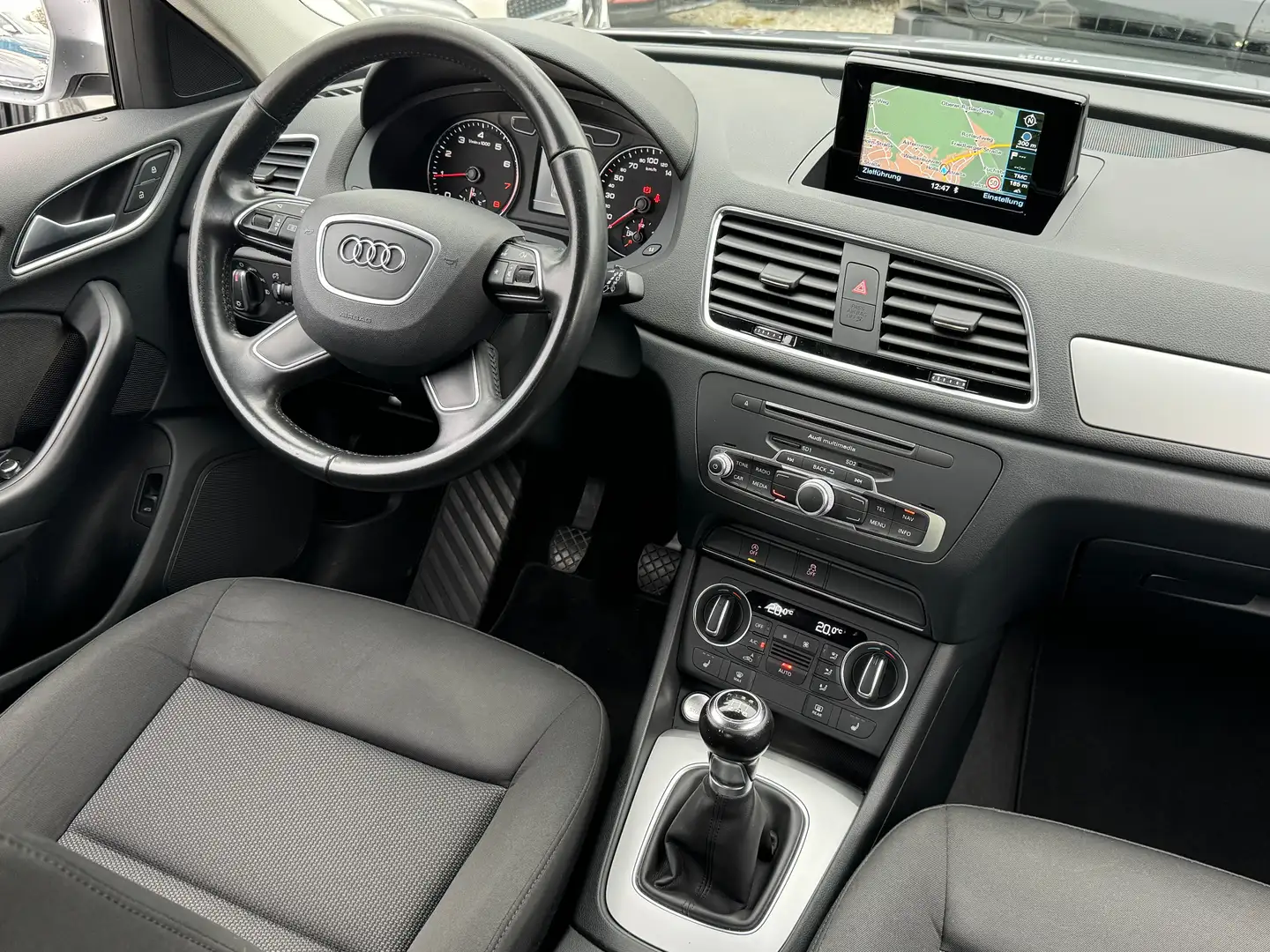 Audi Q3 Navi Keyless Go BiXenon Sitzheizung Tempomat 2Hand Grau - 2