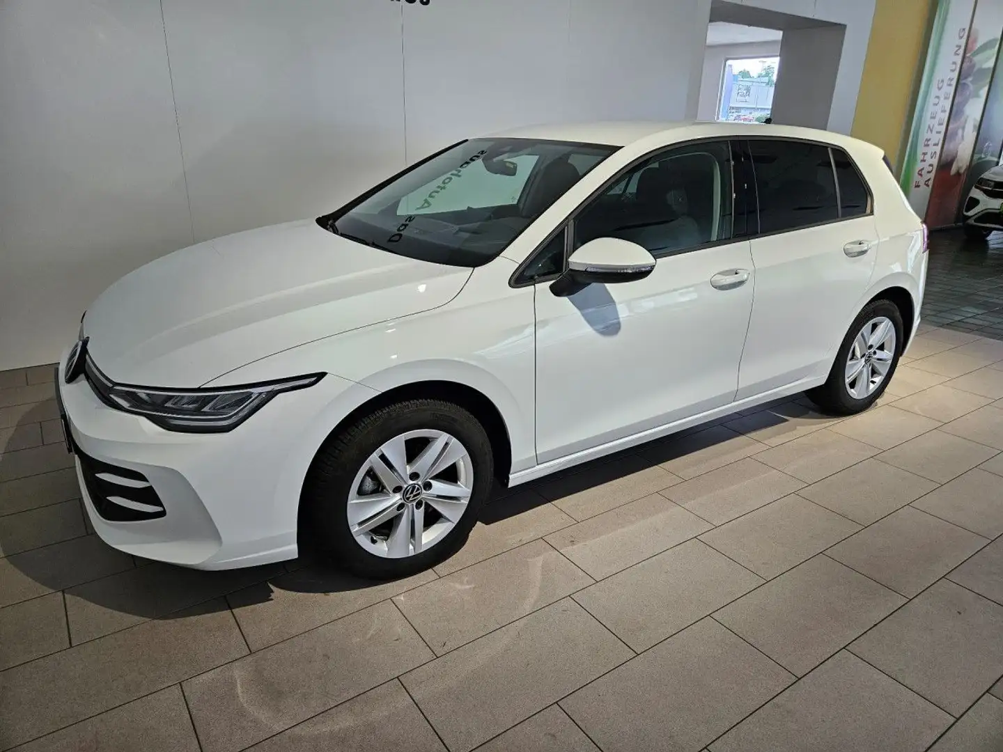 Volkswagen Golf 1.5 eTSI Life DSG AHK LED HuD ACC Navi RFK Weiß - 2