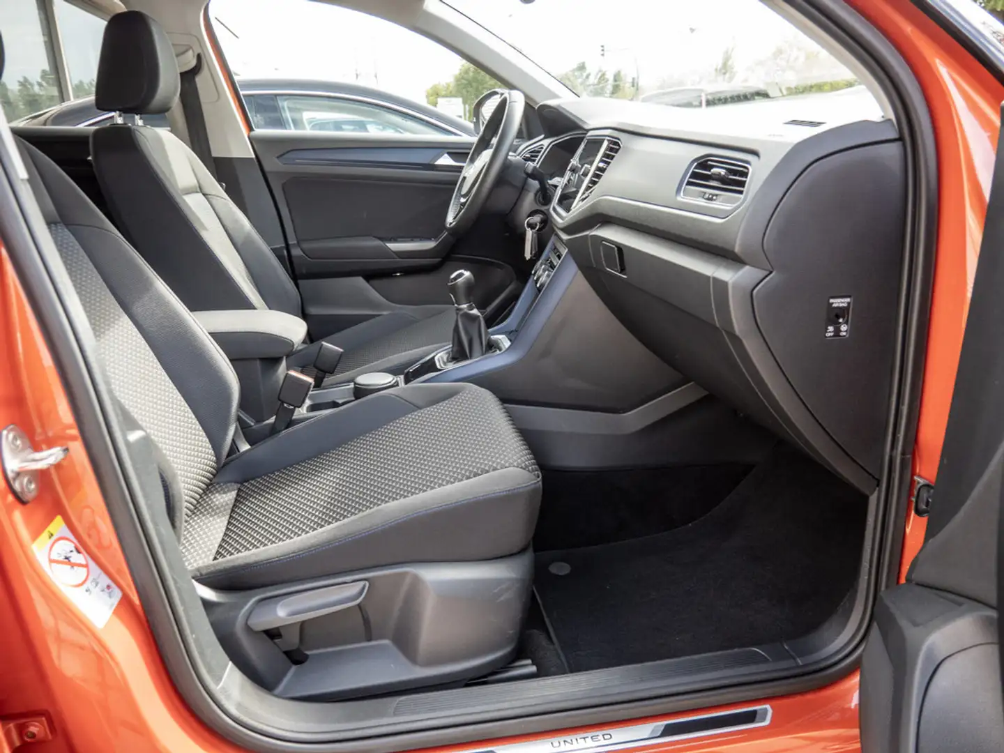 Volkswagen T-Roc 1.5 TSI United KLIMA PDC SHZ NAVI Naranja - 2