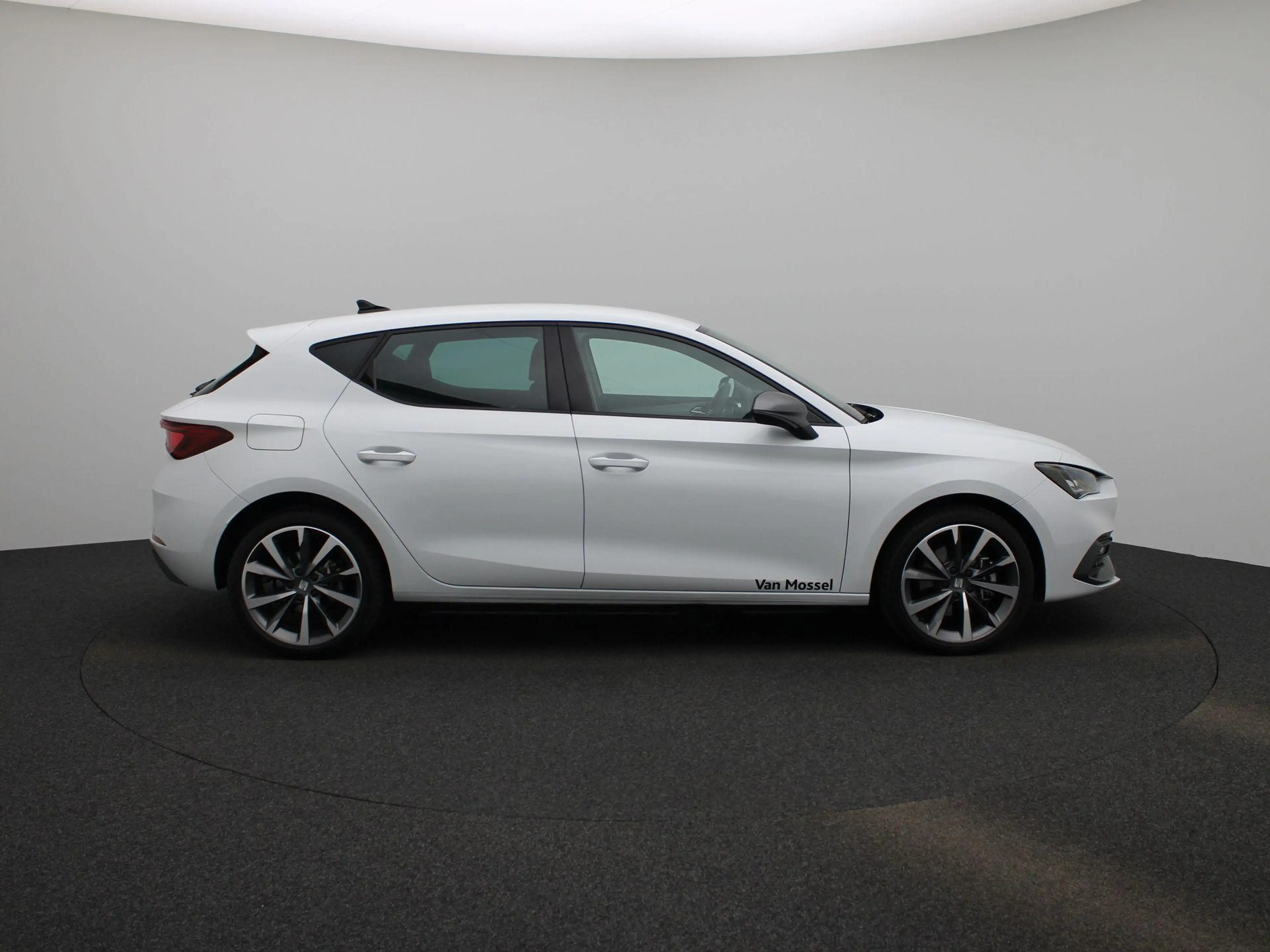 SEAT Leon e-Hybrid 1.5 TSI FR PHEV First Edition 204 PK | Automaat | — photo 6