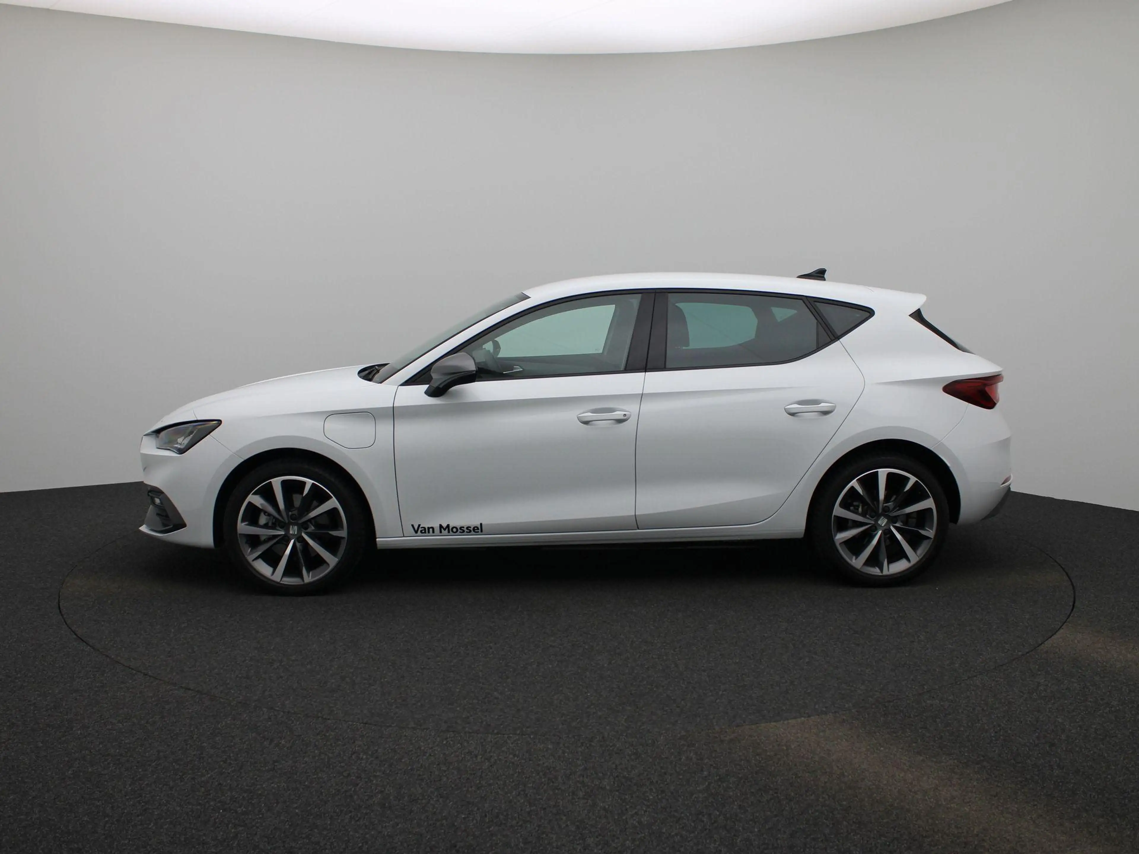 SEAT Leon e-Hybrid 1.5 TSI FR PHEV First Edition 204 PK | Automaat | — photo 4