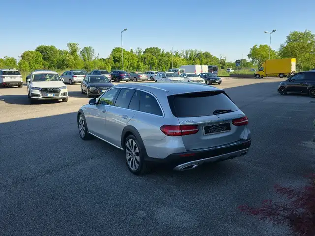 Mercedes-Benz E-Class view 5