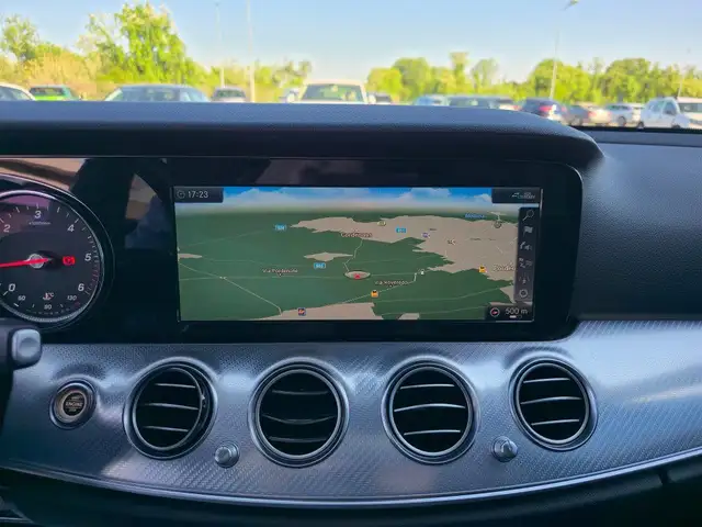 Mercedes-Benz E-Class view 10