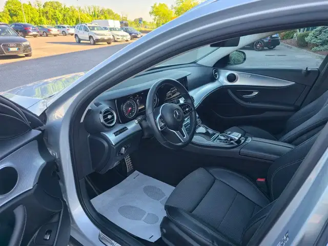 Mercedes-Benz E-Class view 7