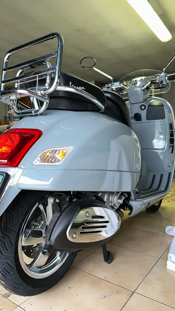 Vespa GTS 250 GT60 EDIZIONE LIMITATA 60 anniversario (2006) Grey - 2