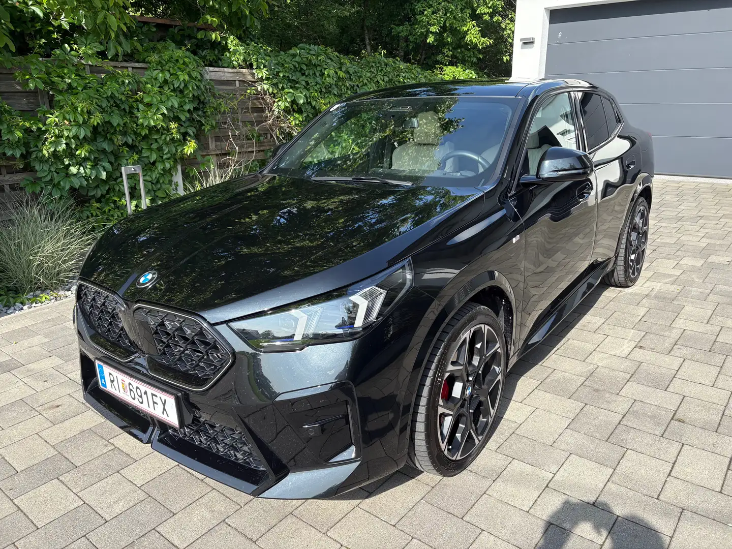 BMW X2 X2 20d MHEV xDrive Aut. Schwarz - 1