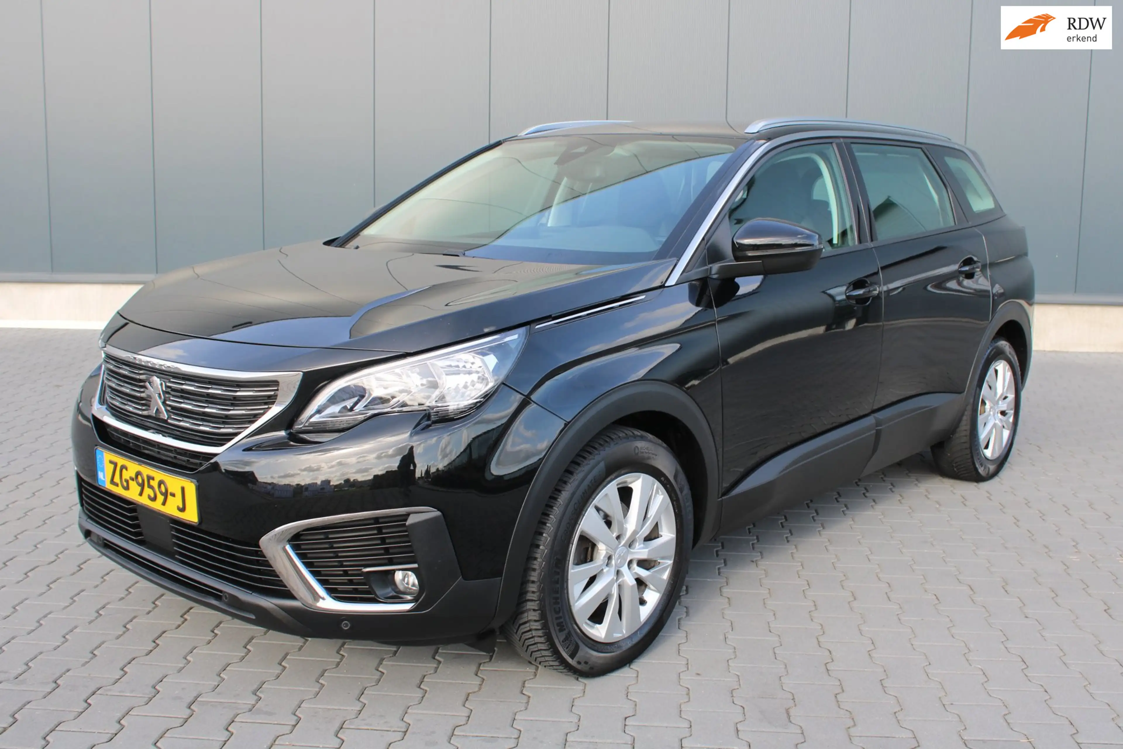 Peugeot 5008 1.2 PureTech Access 7 PERSOONS TREKHAAK NIEUWE DIS