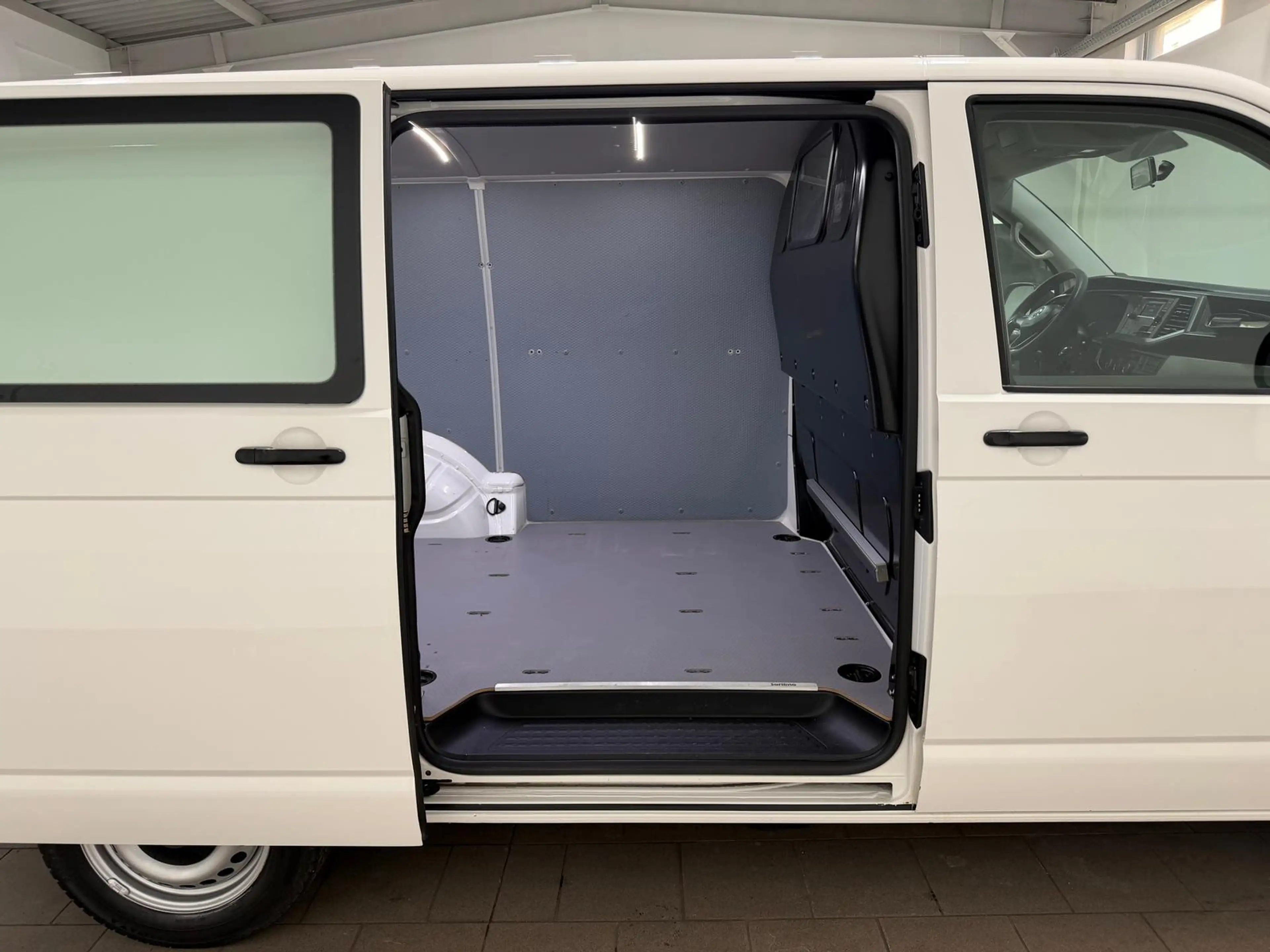 Volkswagen T6.1 Transporter ,4Motion,kurz,Klima,Radio,AHK — photo 7