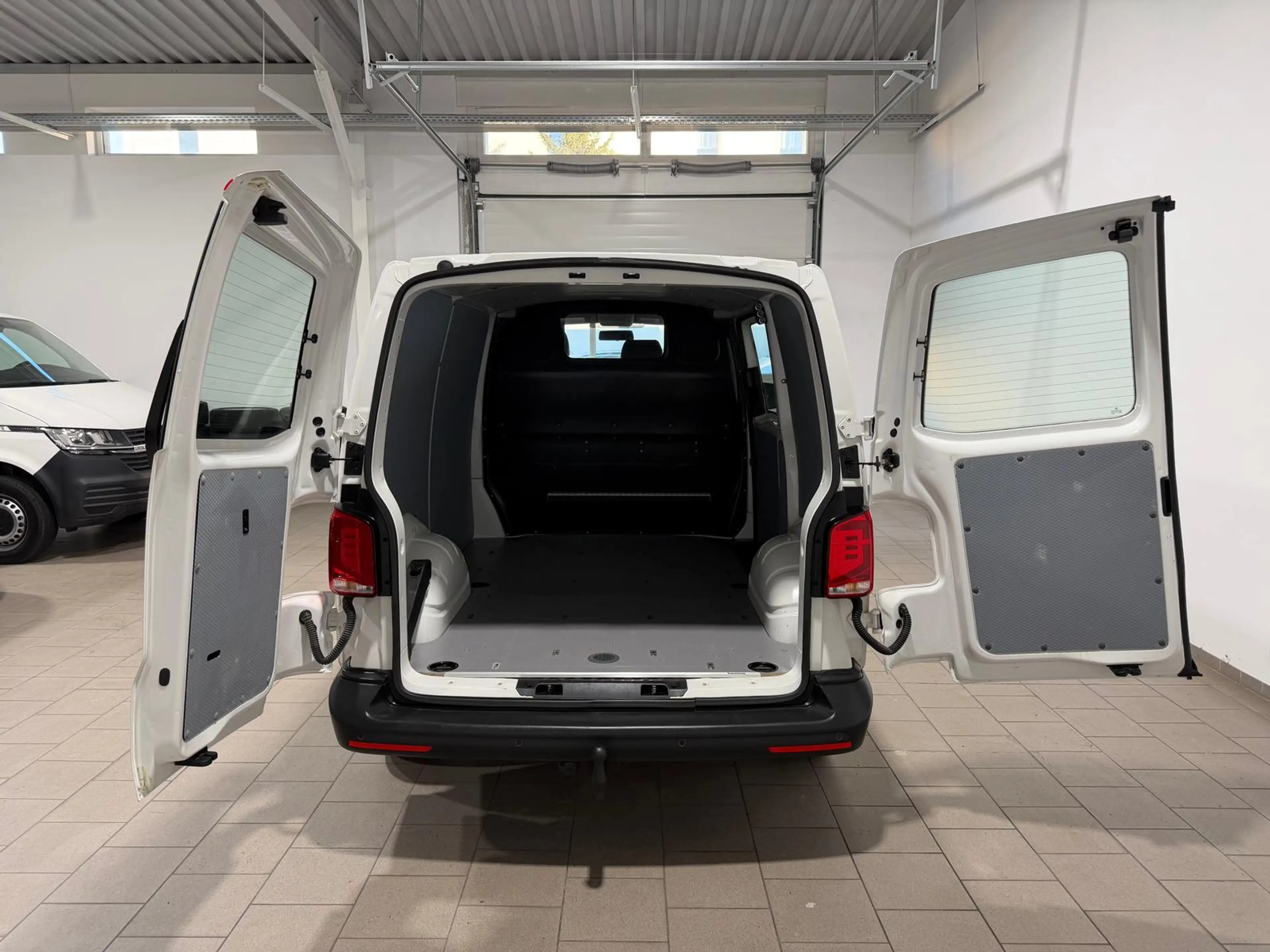 Volkswagen T6.1 Transporter ,4Motion,kurz,Klima,Radio,AHK — photo 5