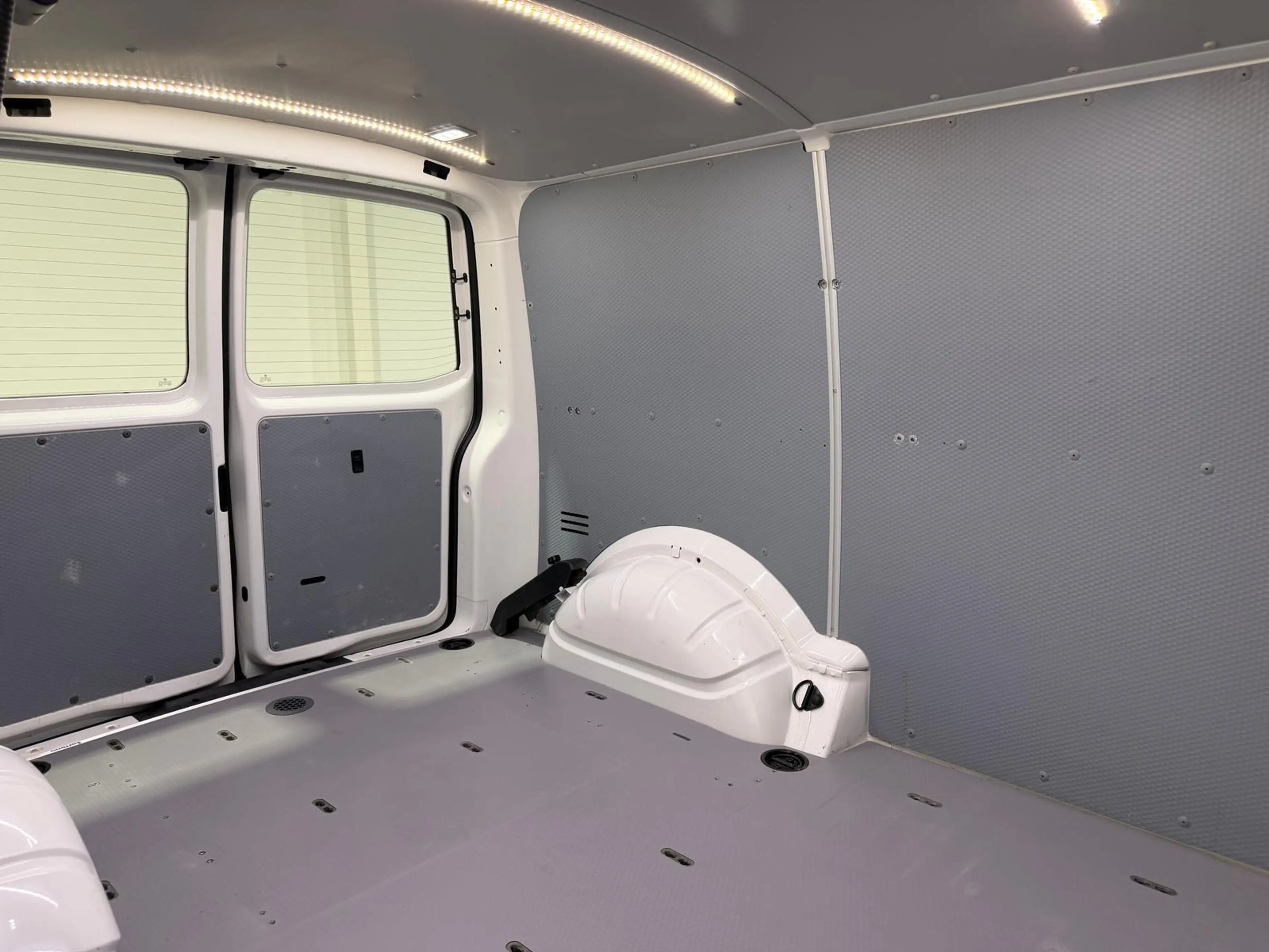 Volkswagen T6.1 Transporter ,4Motion,kurz,Klima,Radio,AHK — photo 8