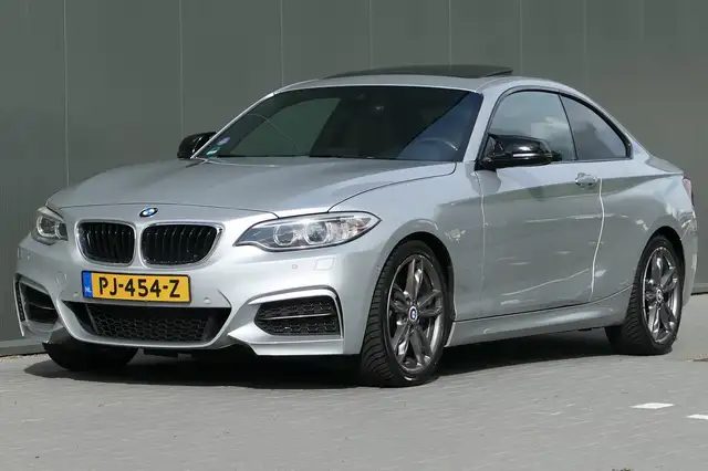 BMW 235