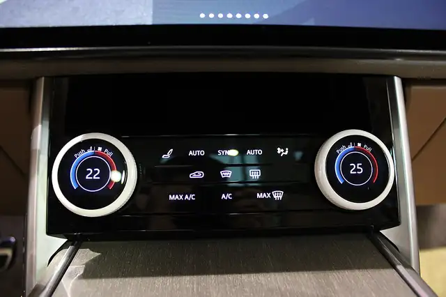 Land Rover Range Rover 3.0 P510e PHEV AWD SV **Special Vehicle** Ansicht 36