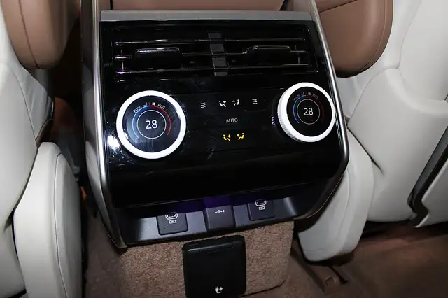 Land Rover Range Rover 3.0 P510e PHEV AWD SV **Special Vehicle** Ansicht 20