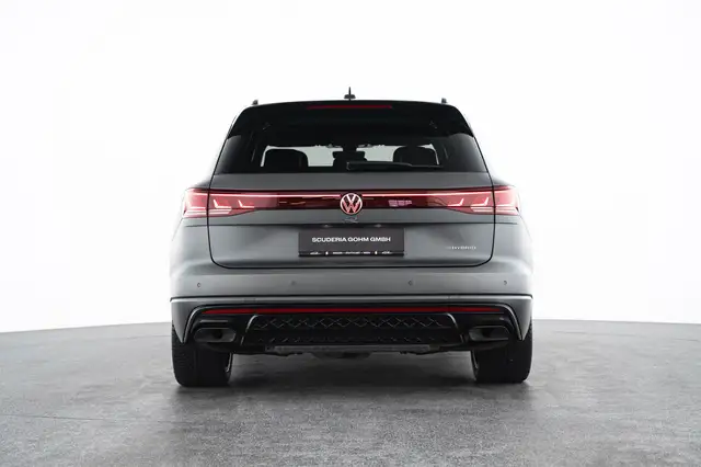 Volkswagen Touareg view 6